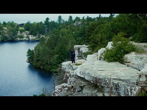 sosocamo - don't panic (Official Music Video)