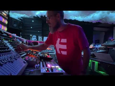 First full jam on MODMIX Testing S/R and mixing the analogue gear with the turntable ,stigmata loops