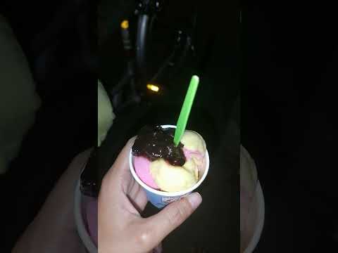 ice-cream strawberry flavored and vanilla 🍦