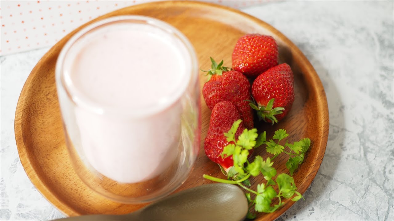 甘酸っぱくひんやり♪牛乳で簡単いちごラッシー【気になる新常識】