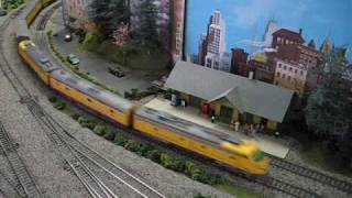 preview picture of video 'Union Pacific Streamliner on the LK&R Layout'