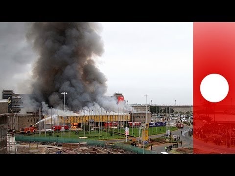 Un impresionante incendio bloquea por unas horas el aeropuerto de Nairobi