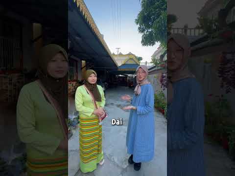 Muslims in a Buddhist city in China, their language can communicate with Thais.