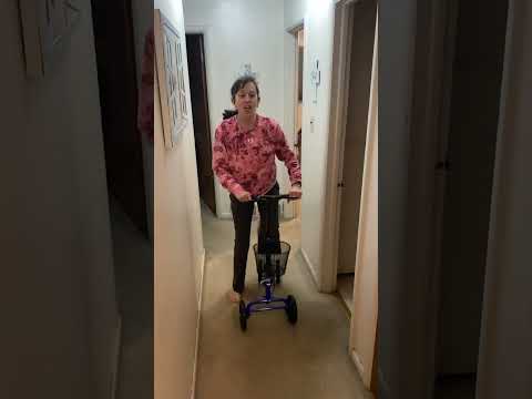 Knee Scooter/Roller-thumb-1