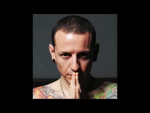 Chester Bennington singing "Fekete Részem" by AWS