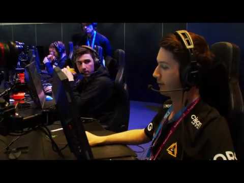 Devilwalk looks like hes going to slap Maikelele