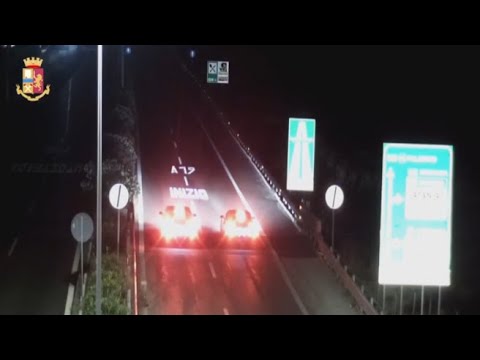 Corse clandestine in auto: sulla A19 Catania-Palermo a più di 260km orari, con il pubblico...