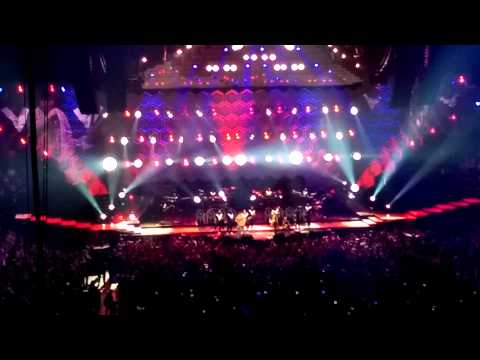 Justin Timberlake/Garth Brooks - Friends In Low Places - Live - Nashville Bridgestone Arena