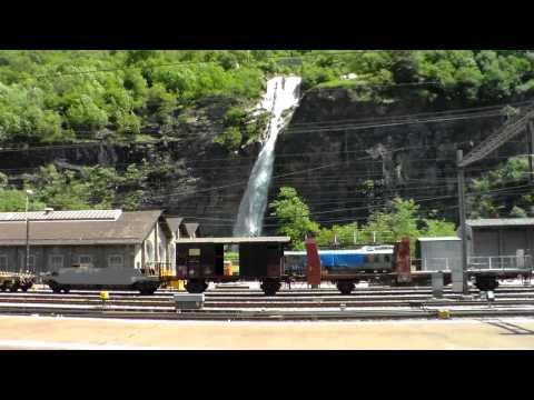 TRENO PENDOLINO ETR 470 DELLA SBB (CH) TRANSITA A BIASCA. 1 - 6 - 2014.
