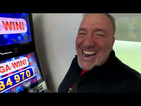 Ma cauta BODYGUARZI ca am SMENUIT PACANELELE Eu nu am facut nimic la aparat