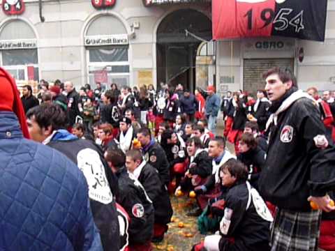 Carro dei Picche, Sngue!Sangue! Carnevale di Ivrea 2010 Aranceri La Morte