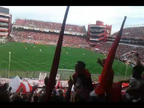 "vengo alentar de corazon" Barra: La Barra del Rojo • Club: Independiente