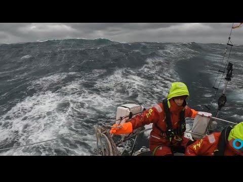 How's Southern Ocean Like? 🌊 #OGR Explorer Surfing the Southern Ocean — Can #GGR’s Boats Handle It?