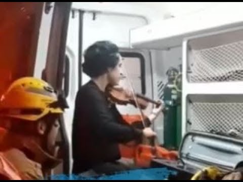 MULHER CAPOTA CARRO, SAI ILESA E AGRADECE TOCANDO VIOLANDO - impossível não se emocionar