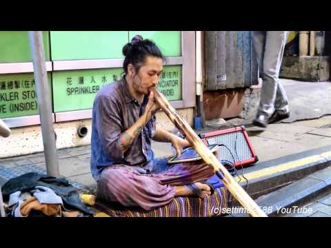 Beatboxing with a Didgeridoo ! Hong Kong Street Music