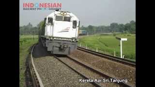 preview picture of video 'Kereta Api Railway : Pesona Tikungan Besar Brambanan'