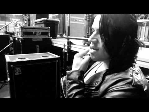 Thumbnail for Tobin Esperance showing his bass rig (@paparoach @laklandbass) by Papa Roach