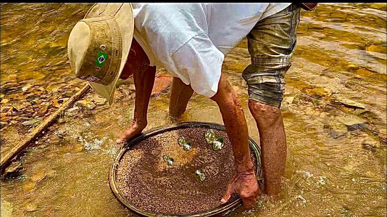 GARIMPO DE DIAMANTES E DE PEDRAS PRECIOSAS EM MINAS GERAIS