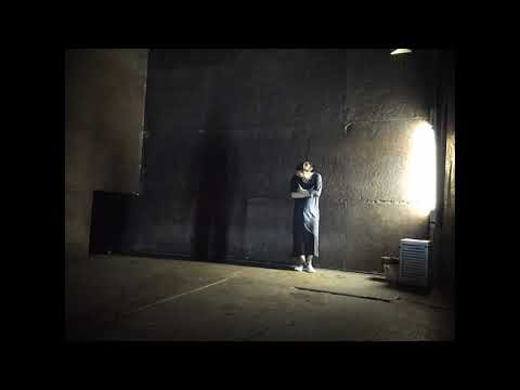 TONING IN THE KINGS CHAMBER OF THE GREAT PYRAMID