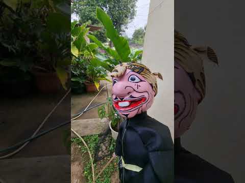 kata naura ada suara aneh