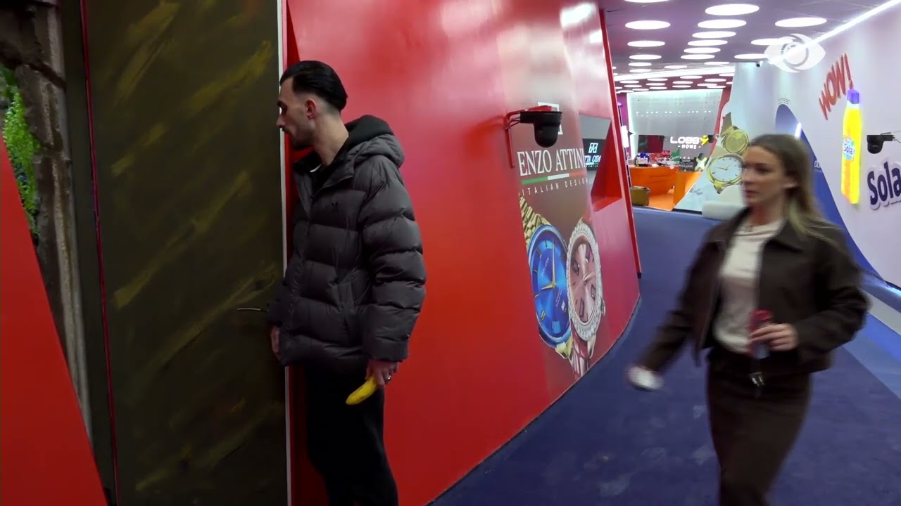 Kristi futet në dhomën e reflektimit: Dilni jashtë