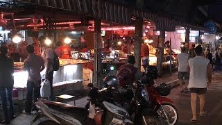 preview picture of video 'Thailand - Pattaya Beach Road by night'