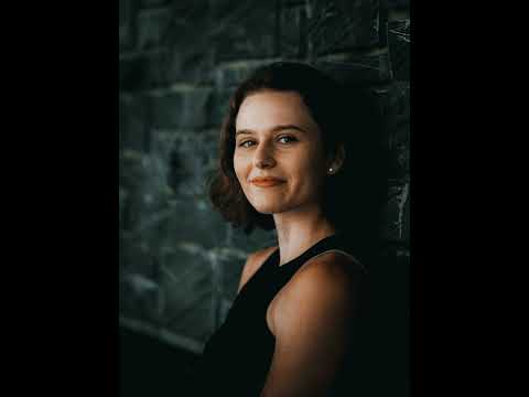 Hannah Hawes - Pianist video.