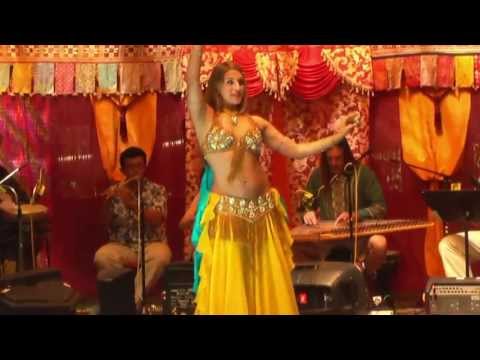 Belly dancer Salome dances to Karoun Karoun
