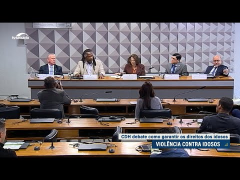 Para debatedores, país precisa fortalecer rede de proteção a idosos