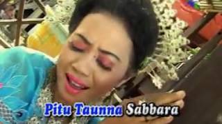 Download lagu Basri Ilham ft. Hj Nia Muchtar - Ininnawa Sabbara'e Album Bugis Vol 4 Andika Trijaya Record mp3
