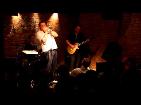 Mofo Party Band in Blues Club