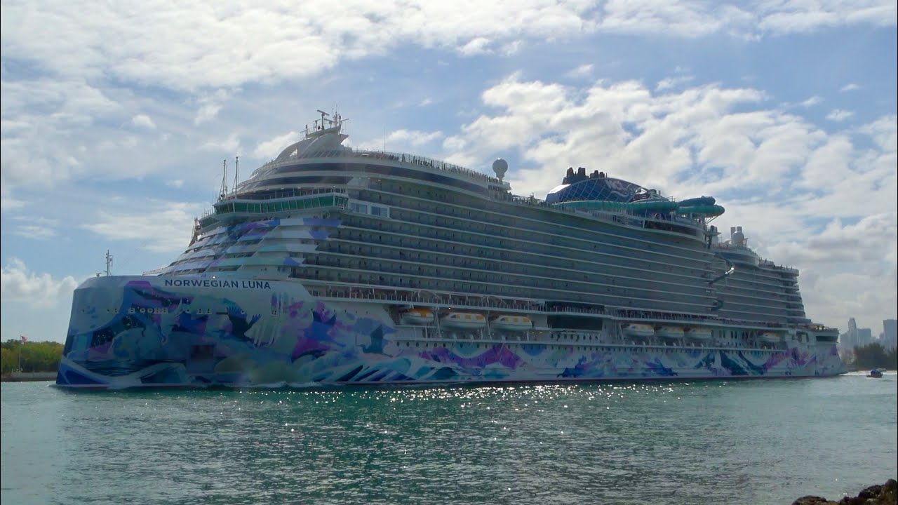 Norwegian LUNA Departs Miami!