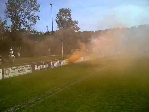DSVP - CION 1-1 1ste nacompetitie duel, tifo actie Cion supporters