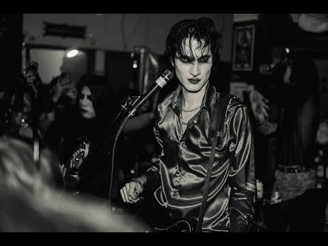 Leonora Post Punk - No Quepo En Mí (Lyric Video) Deathrock en español