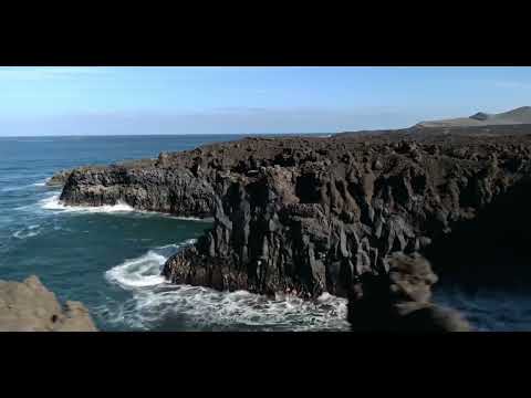 Welcome to Eden   Kissing Scene — Zoa and Bel Amaia Aberasturi and Begona Vargas   1x08