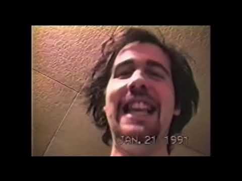 Krist Novoselic recording in Kurts apartment 1991 (rare)