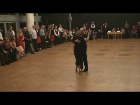  Jarek Chojnacki  and  Malgorzata Knopp  are  dancing  to  the  tango  "  En Un Beso La Vida  "