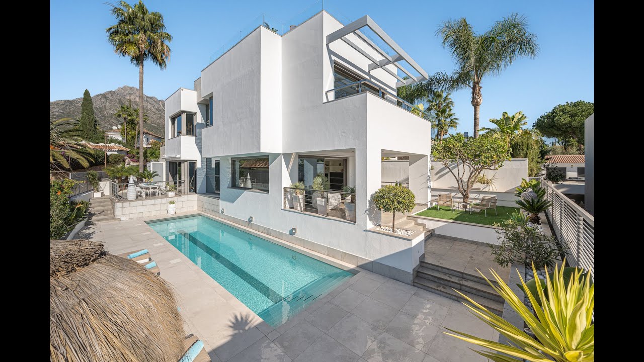 Villa de luxe avec quatre chambres, proche de la plage et de la vallée du golf, à vendre à Marbella Montaña, Marbella Golden Mile