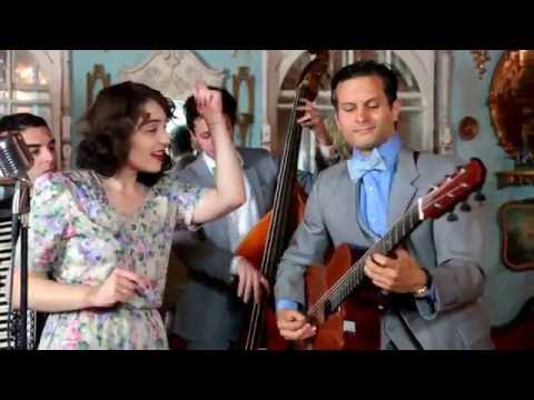 Tatiana Eva-Marie & Avalon Jazz Band - Fit As A Fiddle (SINGIN' IN THE RAIN)