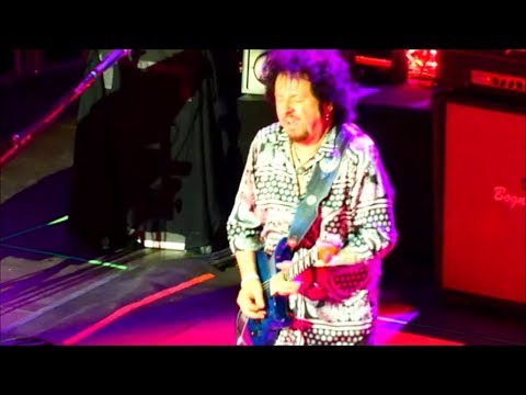 Videoclip de Lovers In The Night (Live) — Toto