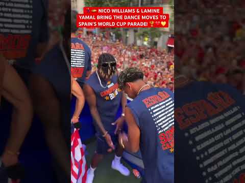 Nico Williams and Lamine Yamal had the fans smiling as they showed off their dance moves #Spain