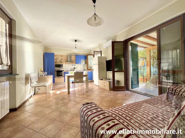 Marina di Massa Loc. Ronchi, a circa 1500 metri dal mare, inserito in piccolo contesto residenziale