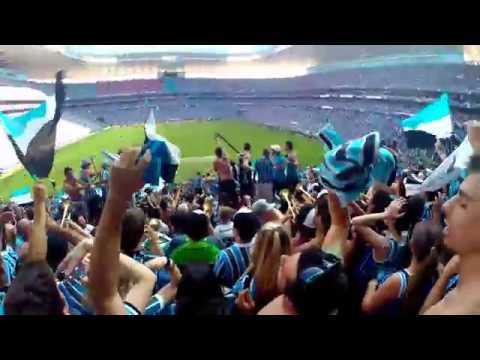 "Venho do Bairro da Azenha" Barra: Geral do Grêmio &bull; Club: Grêmio