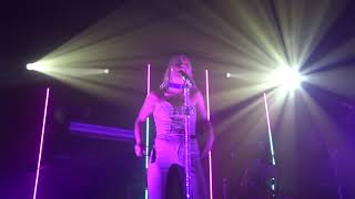 Julie Bergan (@JulieBergan)-Intro/Blackout @HoxtonSquareBar, 27th June 2018