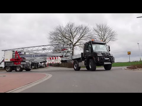 In der Baustellenlogistik glänzt der Unimog U 435 mit seiner Kompaktheit