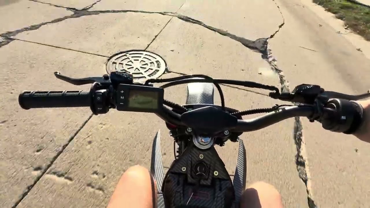 Cargar video: <p>Valtinsu EM5 dirtbike review and unboxing</p>