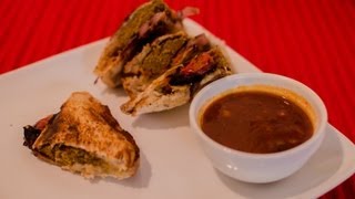 Vegetarian Oats Sandwich With Spicy Tomato Sauce