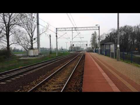 EP09-014 ze składem EIC Łużyce przelatuje przez PKP Zębice Wrocławskie