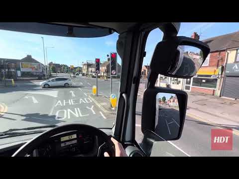 HDT Guide - HGV C+E Class 1, Taking a Tight Left Turn at Traffic Lights