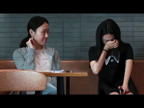  看到母親教兒子如何算計女友時，路人會怎麼做？